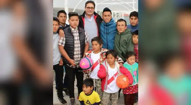Cueva, junto al alcalde y el calor de la juventud y niñez Cueva, junto al alcalde y el calor de la juventud y niñez