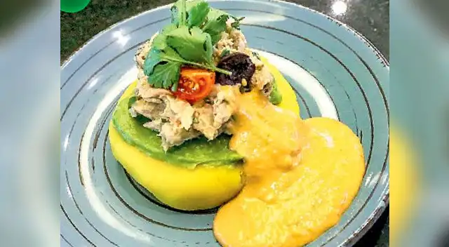 Causa de  caballa con huancaína de rocoto