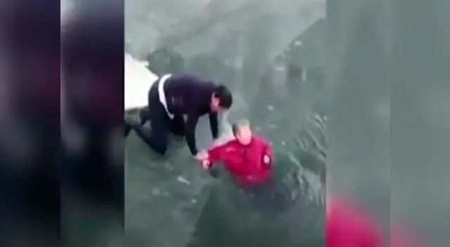 Rescate de la mujer conmovió a las redes sociales Rescate de la mujer conmovió a las redes sociales