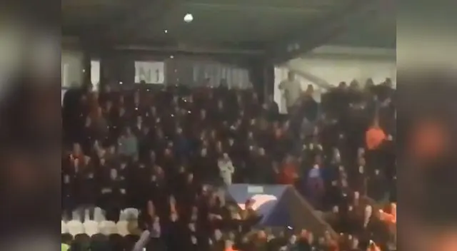 Enfrentamiento de nieve entre hinchas en Escocia Enfrentamiento de nieve entre hinchas en Escocia