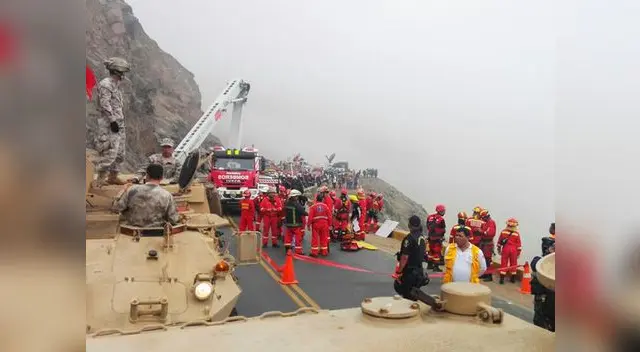 Se reanudan labores de rescate de víctimas tras el accidente en Pasamayo (Foto: Infantería de la Marina de Guerra del Perú) Se reanudan labores de rescate de víctimas tras el accidente en Pasamayo (Foto: Infantería de la Marina de Guerra del Perú)