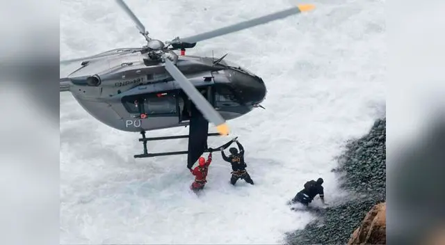 Así se aprecia el rescate de las víctimas del bus del serpetín de Pasamayo Así se aprecia el rescate de las víctimas del bus del serpetín de Pasamayo