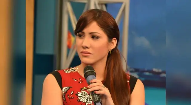 Leslie Castillo siendo entrevistada