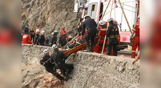 Momento de rescate del cuerpo de Indira Díaz | Foto: Flavio Matos Momento de rescate del cuerpo de Indira Díaz | Foto: Flavio Matos