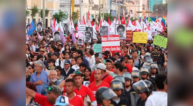 Movilización contra el indulto a Fujimori inició a las 6 de la tarde. Fotos: Marco Cotrina