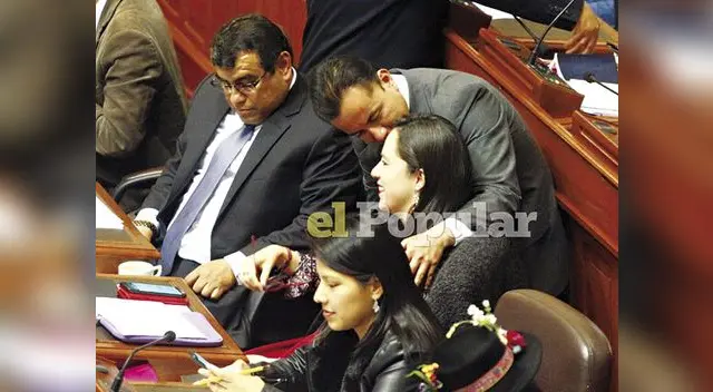 Esta imagen demuestra que entre Richard Acuña y Marissa Glave hay complicidad de amigos