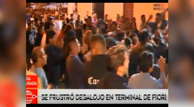 Comerciantes se atrincheran y frustran desalojo en el terminal Fiori