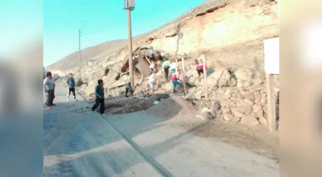 Maquinaria llego hasta la zona para restablecer el tránsito tras fuerte sismo. Maquinaria llego hasta la zona para restablecer el tránsito tras fuerte sismo.