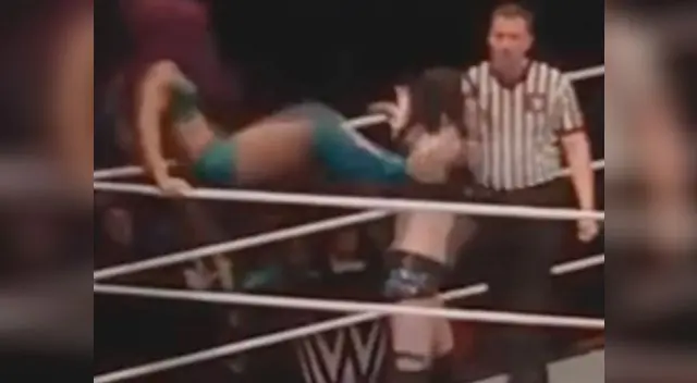 Patada acaba con carrera de luchadora Paige de la WWE Patada acaba con carrera de luchadora Paige de la WWE