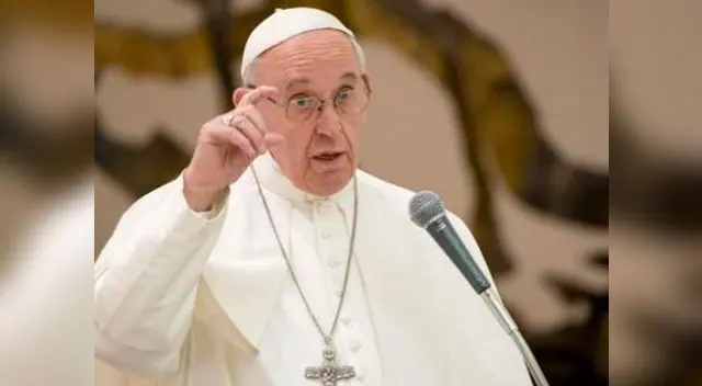 Cerco de seguridad cae mientras el Santo Padre saludaba a la gente Cerco de seguridad cae mientras el Santo Padre saludaba a la gente