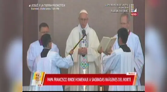 Francisco inicia misa en Huanchaco
