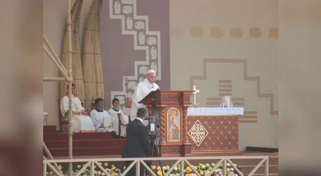Francisco en misa en Huanchaco