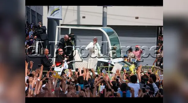Papa recorre las calles del Centro de Lima