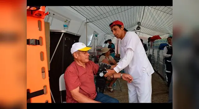 Atención médica a personas que asisten a misa en Las Palmas