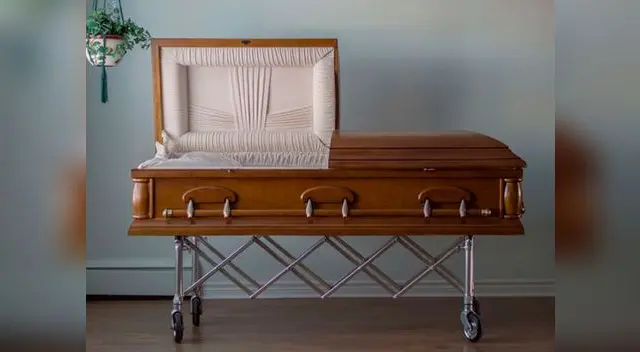Mujer que llevaba diez días muerta dio a luz dentro de su ataúd Mujer que llevaba diez días muerta dio a luz dentro de su ataúd
