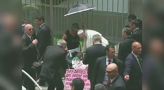 Papa Francisco bendijo a una niña con parálisis cerebral Papa Francisco bendijo a una niña con parálisis cerebral