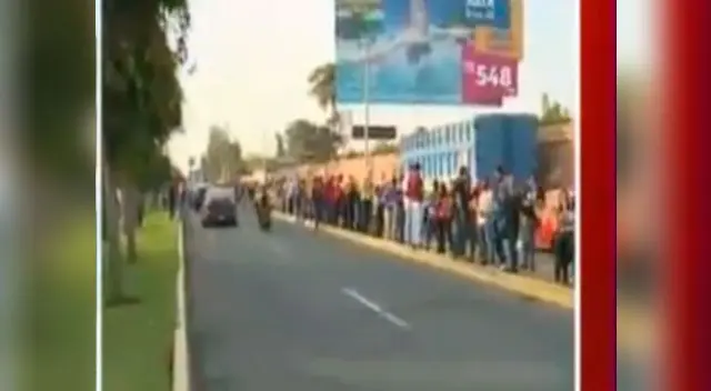 Largas colas de venezolanos