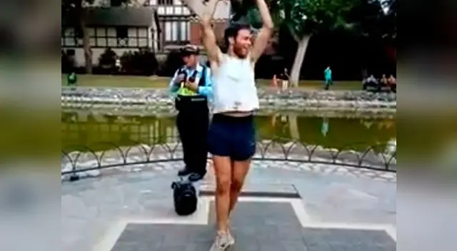 Sigue polémica por joven bailando en parque. No le hizo daño a nadie