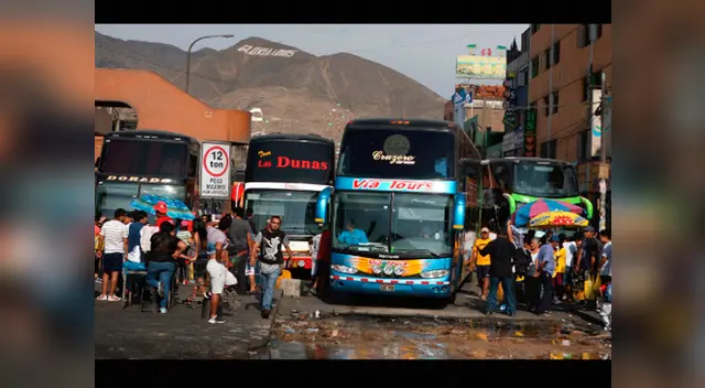 Buses que operaban en terminal Fiori invaden calles en San Martín de Porres