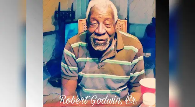 Denuncian a Facebook por trasmitir en vivo asesinato de anciano ocurrido en Estados Unidos 