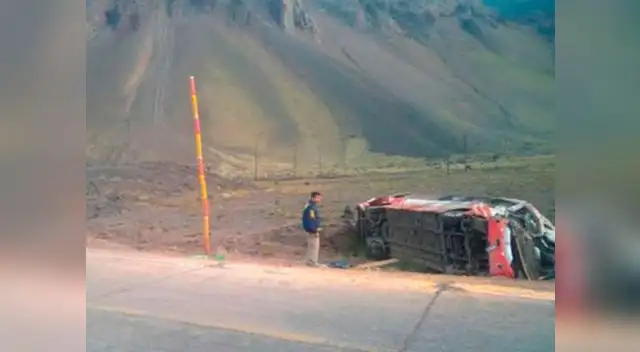 Bus del Colo Colo se estrelló dejando 3 fallecidos Bus del Colo Colo se estrelló dejando 3 fallecidos
