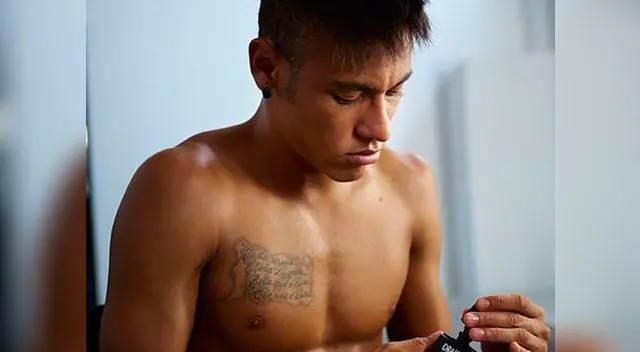 Neymar posa desnudo y enloquece las redes sociales