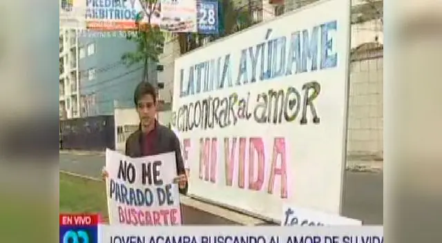Joven acampa a las afueras de Latina para pedir que le ayuden a encontrar al 'amor de su vida' 