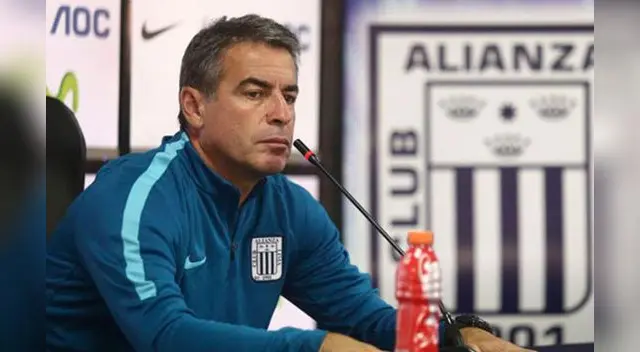 Pablo Bengoechea terminó no solo fastiado por el resultado sino por el trabajo del juez Haro