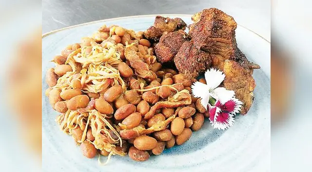 Receta Popular: Frijol huasca con chicharrones