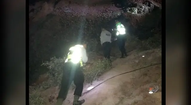 Personal de Bomberos, la Policía llegaron para realizar los labores de rescate Personal de Bomberos, la Policía llegaron para realizar los labores de rescate