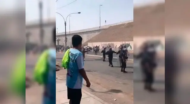 Barristas del Sporting Cristal protagonizan batalla campal a las afueras del estadio Gallardo 