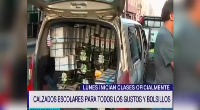 Comerciantes rayan con venta de zapatos escolares en la campaña escolar Comerciantes rayan con venta de zapatos escolares en la campaña escolar