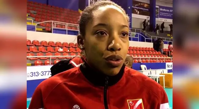 Clarivett Yllescas sorprende con bikini junto a su novia en la playa