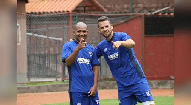 Oliviera (primero derecha-izquierda) es la esperanza de gol del Cienciano. FOTO:Julio Ángulo Delgado
