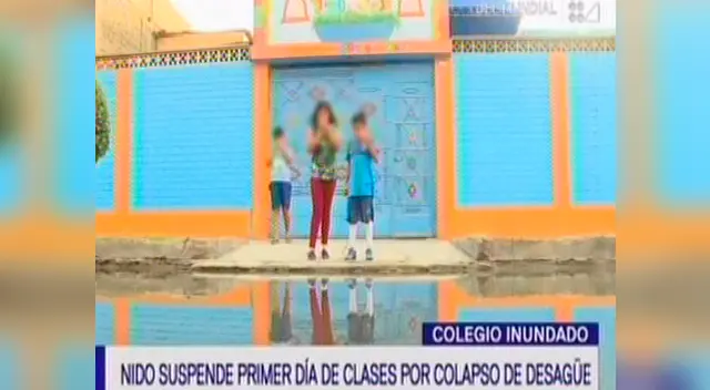 Niños se quedan sin clases escolares por colapso de desagüe en Comas Niños se quedan sin clases escolares por colapso de desagüe en Comas