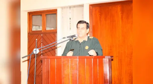 Sentencian a cinco años de prisión a ex jefe de la PNP Sentencian a cinco años de prisión a ex jefe de la PNP