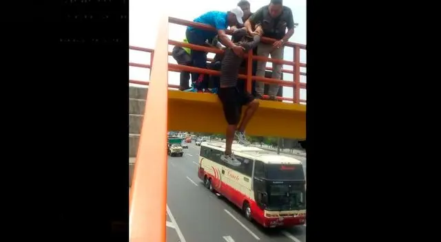 Momentos en que Moisés Bances es auxiliado Momentos en que Moisés Bances es auxiliado