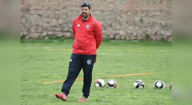 Sergio Ibarra reconoce que es difícil armar once títular, porque están en pretemporada. FOTO: Julio Ángulo Delgado