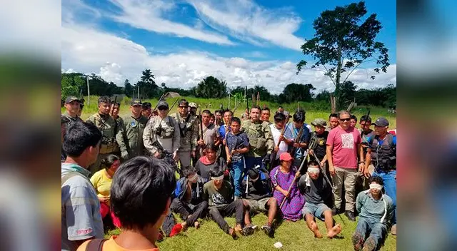 Los integrantes de la organización criminal tras ser detenidos por personal de la PNP