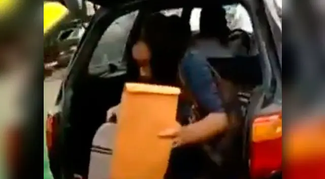 Mujer viajaba en la maletera de camioneta Mujer viajaba en la maletera de camioneta