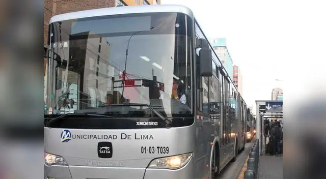 Asaltantes usaron armas de fuego para someterse a pasajeros dentro de bus del Metropolitano Asaltantes usaron armas de fuego para someterse a pasajeros dentro de bus del Metropolitano