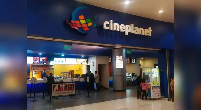 ¿Cineplanet prohíbe el ingreso de botellas de plástico y de vidrio a sus salas?