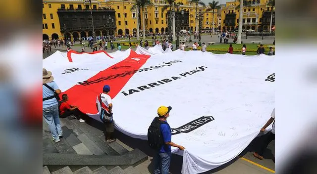 Más de 1.500 personas se emocionaron con la bandera de todos