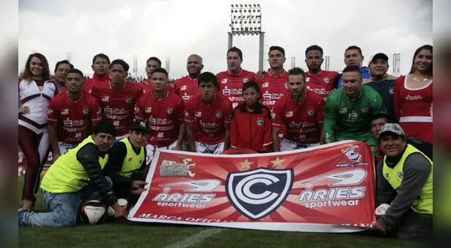 El equipo del Cienciano en todo su esplendor. FOTO: Melissa Valdivia