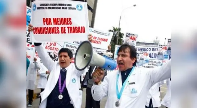 Anunciada huelga nacional de médicos de Essalud afectará a miles de pacientes en abril