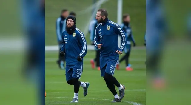 Higuaín entrena con Messi Higuaín entrena con Messi