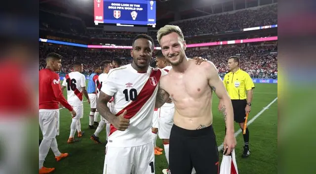 Rakitic se reecontró con Farfán