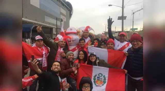La hinchada peruana tomó Nueva Jersey