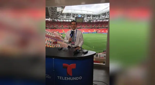 El periodista peruano Sammy Sadovnik aparece en el álbum de Panini El periodista peruano Sammy Sadovnik aparece en el álbum de Panini