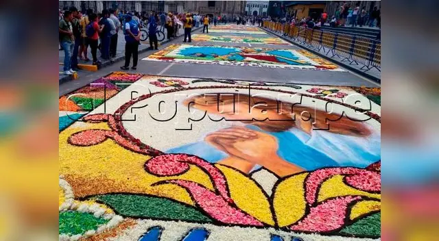 Bella alfombra floral de Cristo